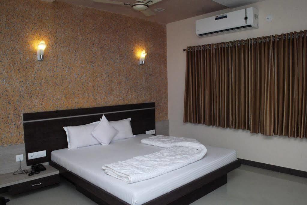 Hotel Sun Plaza Somnāth Exterior foto